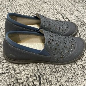 Jambu Sz 8 Gray/Blue Slip-On Shoes with Cutout Design Women’s
